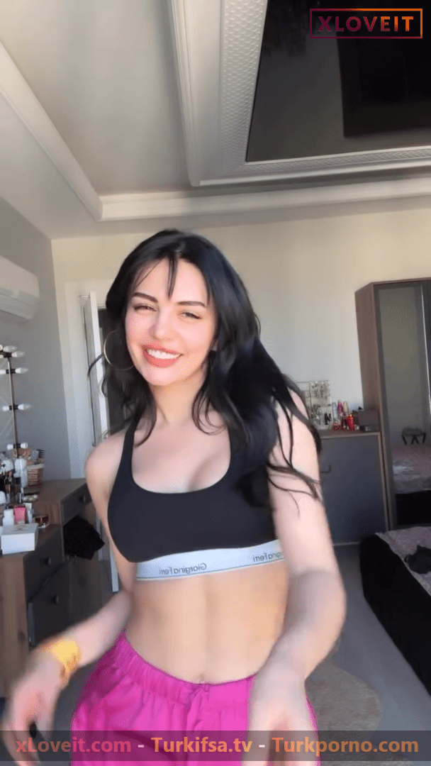 Ece Ronay ifşa Seksi hatunun videolarını seyret