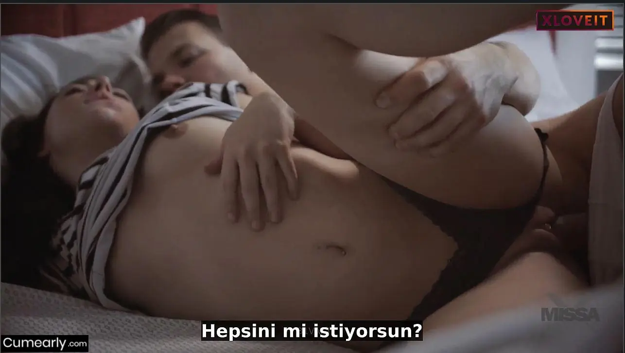 Gece sarılıp yattığı tatlı kız kardeşini dayanamayıp sikti
