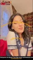 Nadeleine ifşa dildoya sakso çekiyor